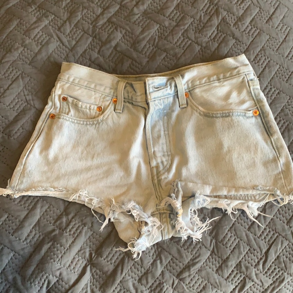 Levi Cutoff Shorts